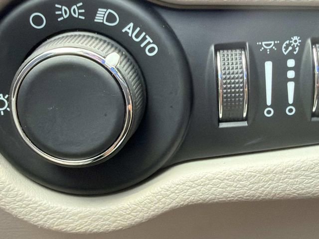Used 2023 Chrysler Voyager LX FWD image 20