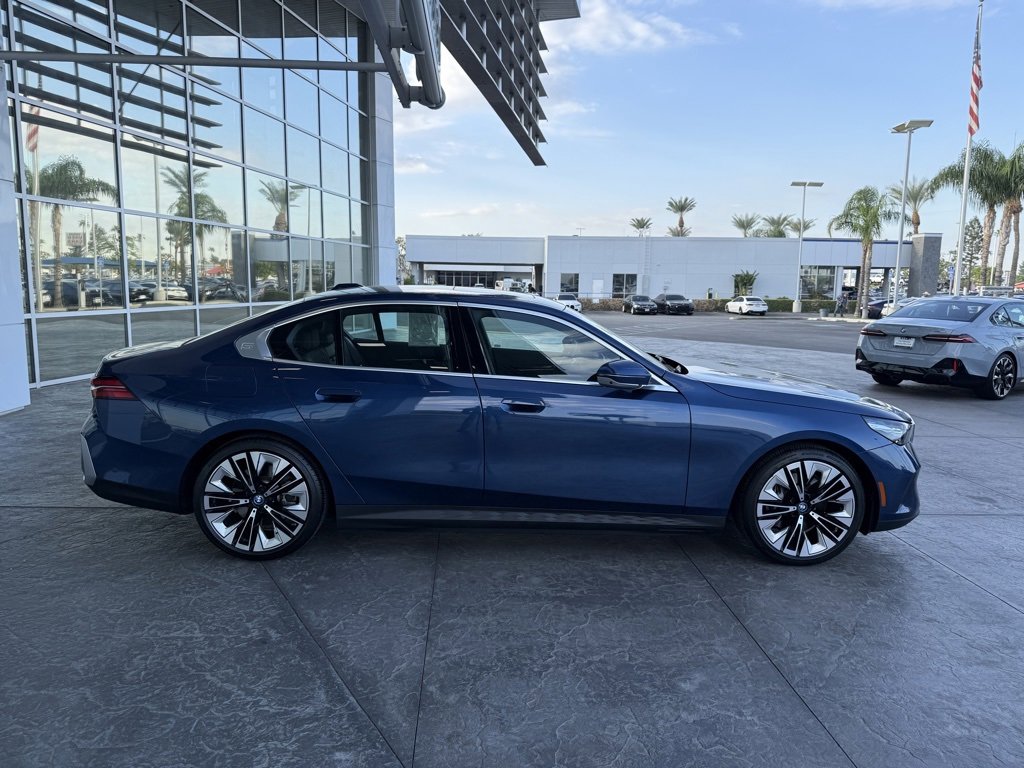 Used 2025 BMW i5 eDrive40i w/ Premium Package image 3