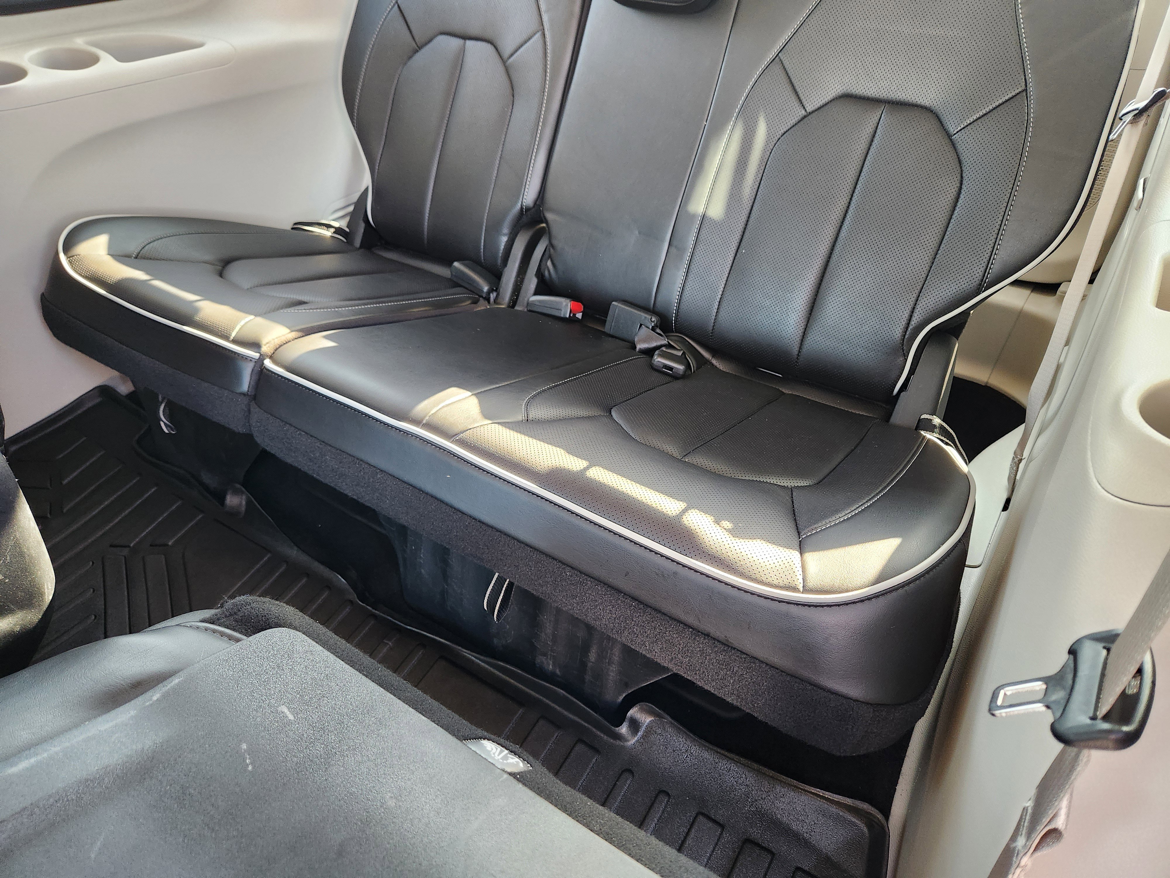 Used 2022 Chrysler Pacifica Limited image 30