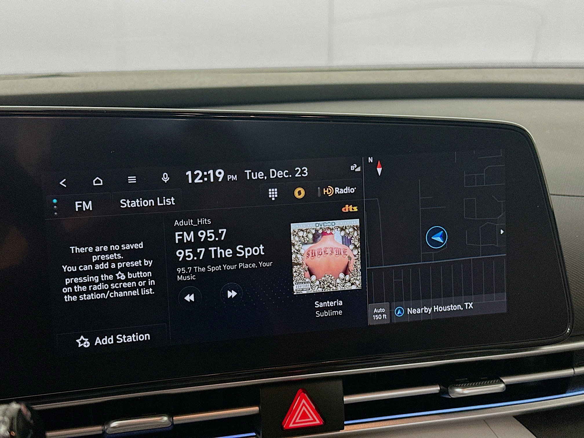 Used 2023 Hyundai Elantra Limited w/ Preferred Accessory Package image 21