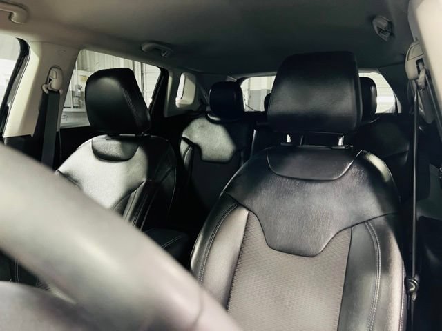 Used 2022 Jeep Compass Latitude FWD image 3