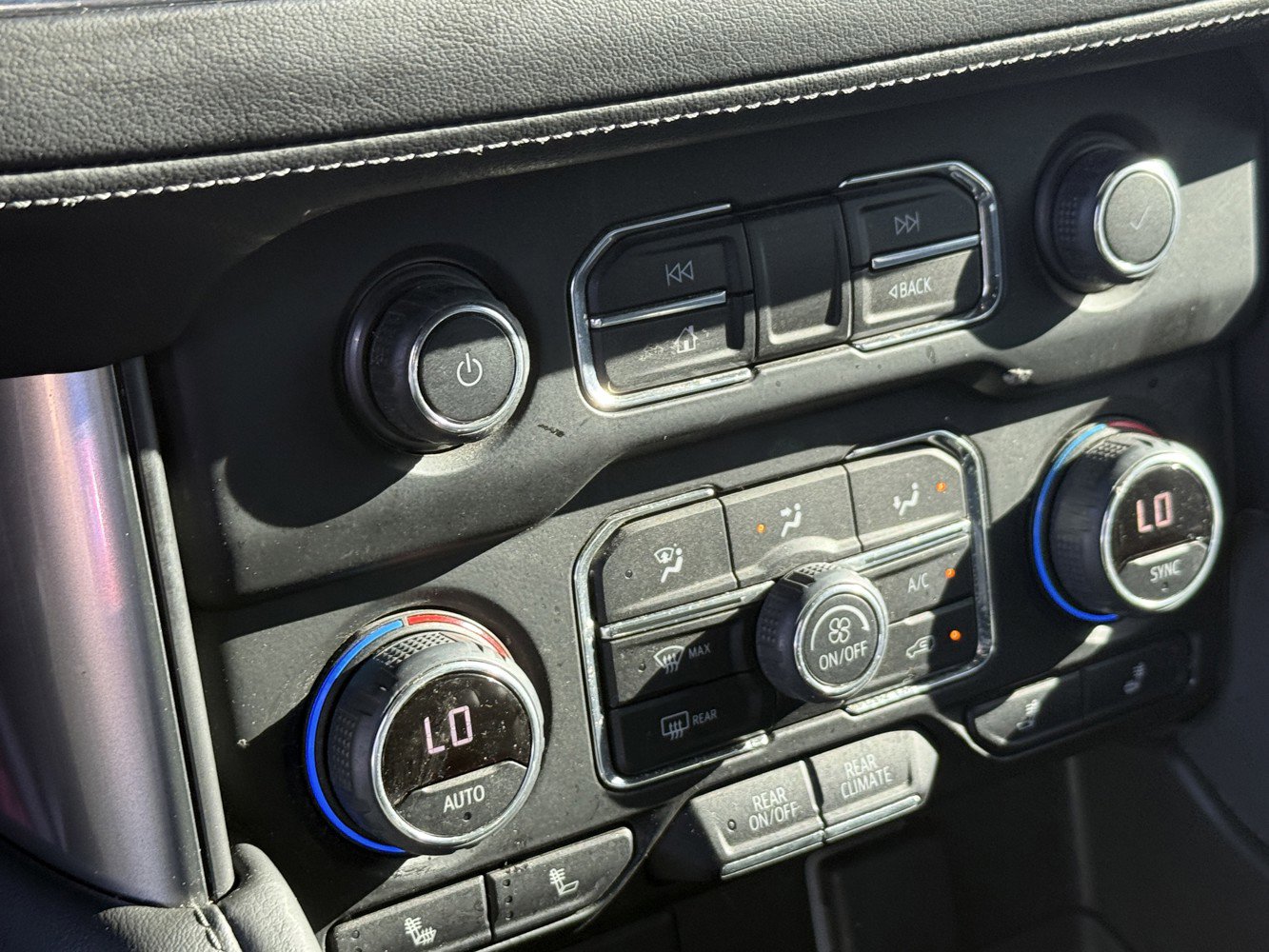 Used 2022 Chevrolet Tahoe LT w/ Luxury Package image 12