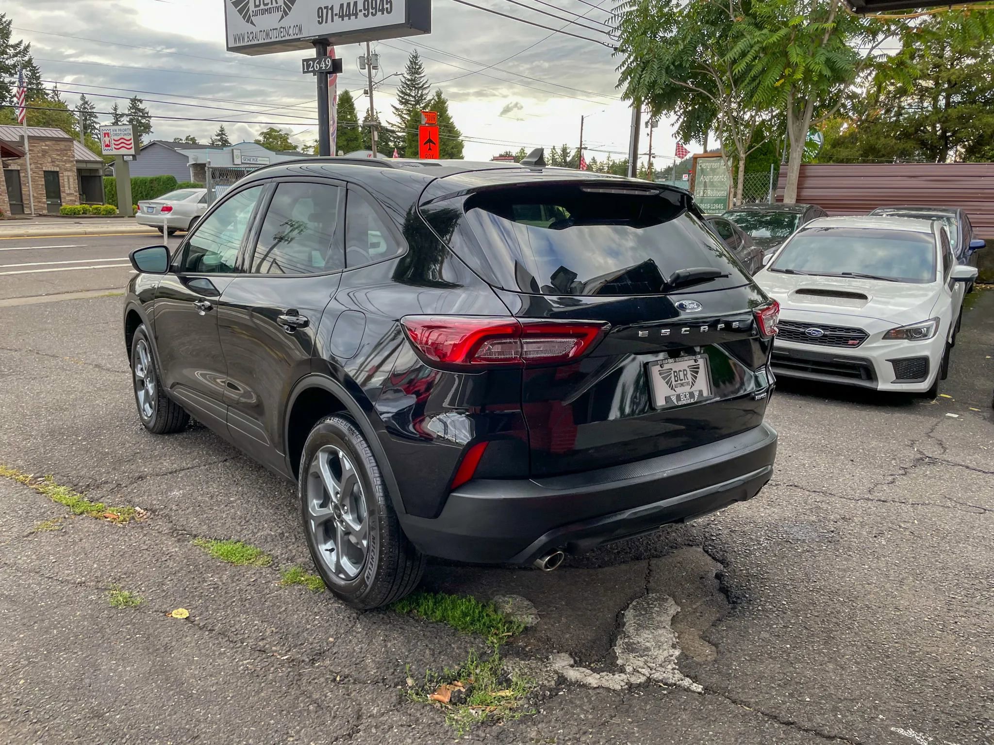 Used 2025 Ford Escape ST-Line AWD/4WD image 2