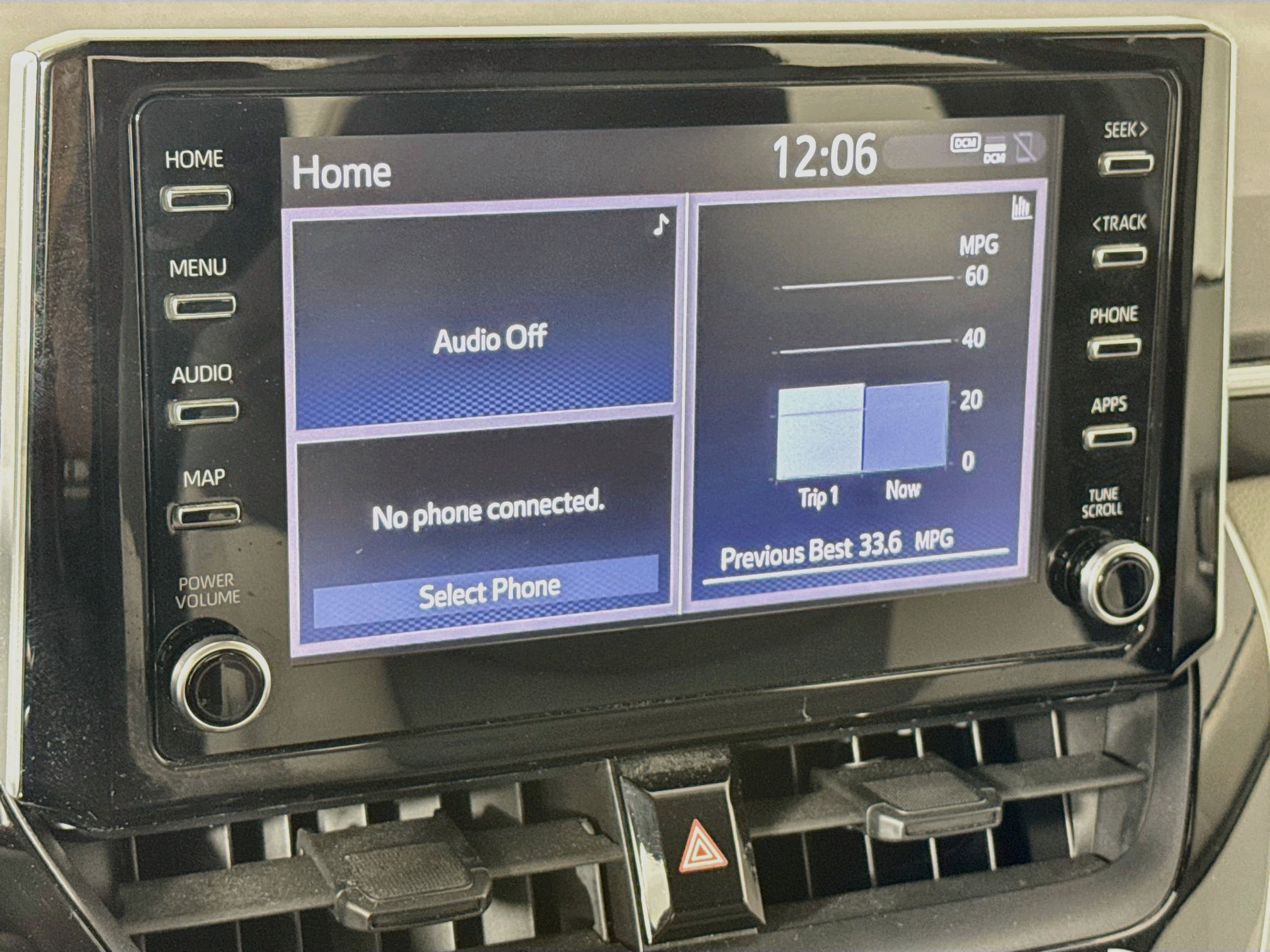 Used 2020 Toyota Corolla LE FWD image 14