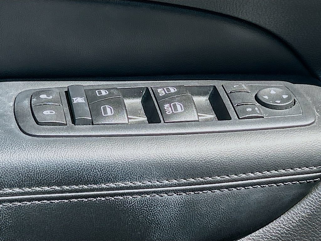 Used 2017 Jeep Grand Cherokee Laredo RWD image 23