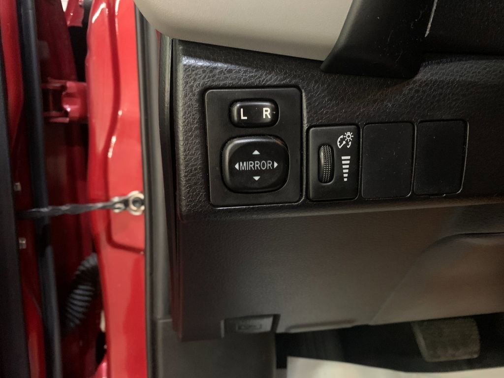 Used 2019 Toyota Corolla LE FWD image 31