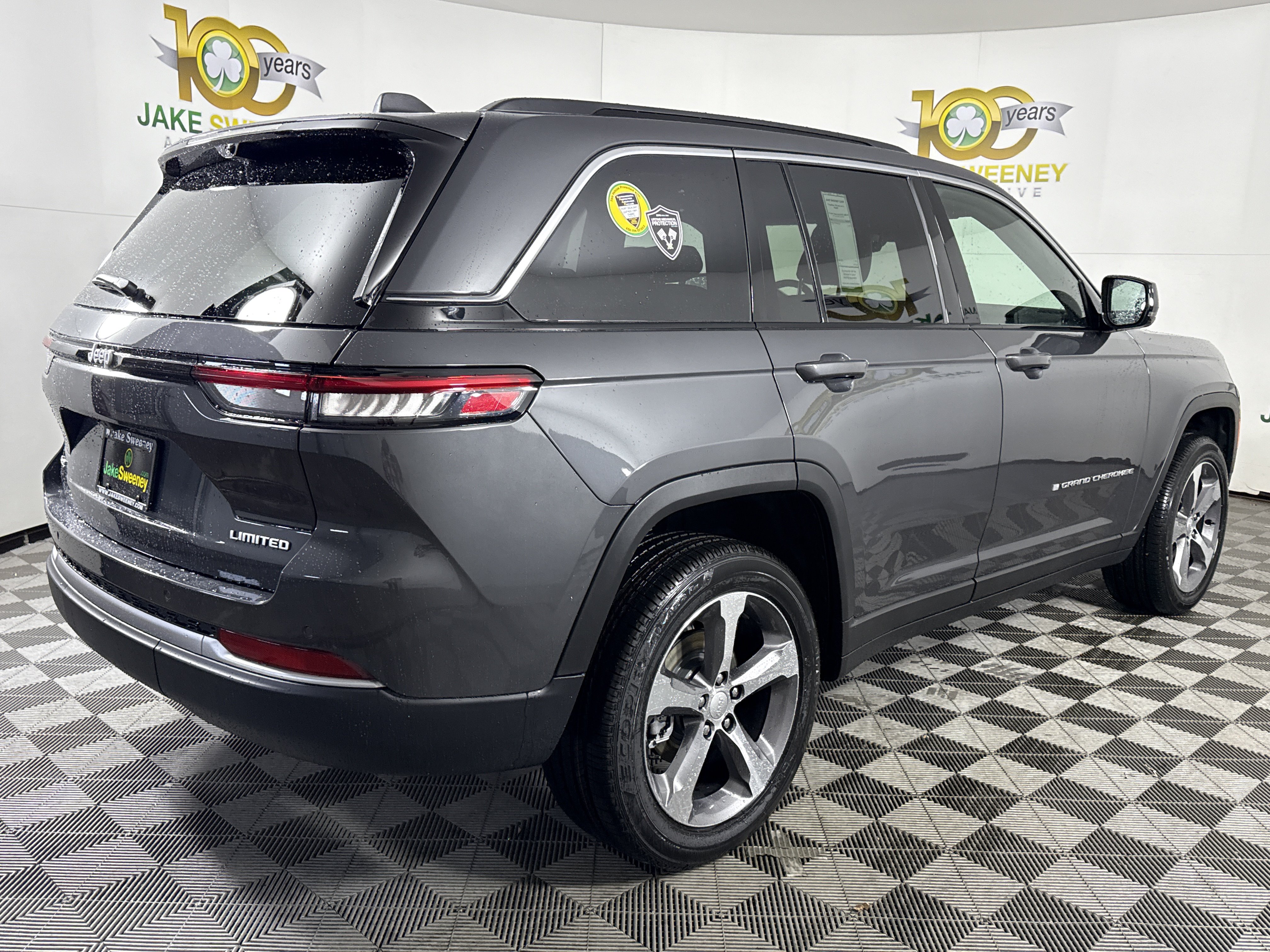 New 2026 Jeep Grand Cherokee Limited w/ Luxury Tech Group II AWD/4WD image 10