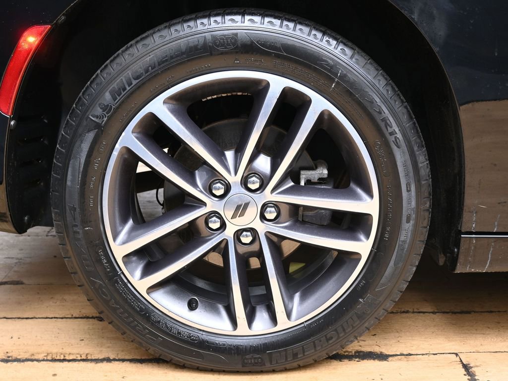 Used 2019 Dodge Charger SXT image 13