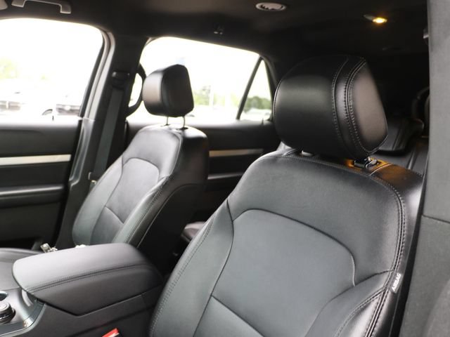 Used 2017 Ford Explorer XLT w/ Equipment Group 202A AWD/4WD image 20
