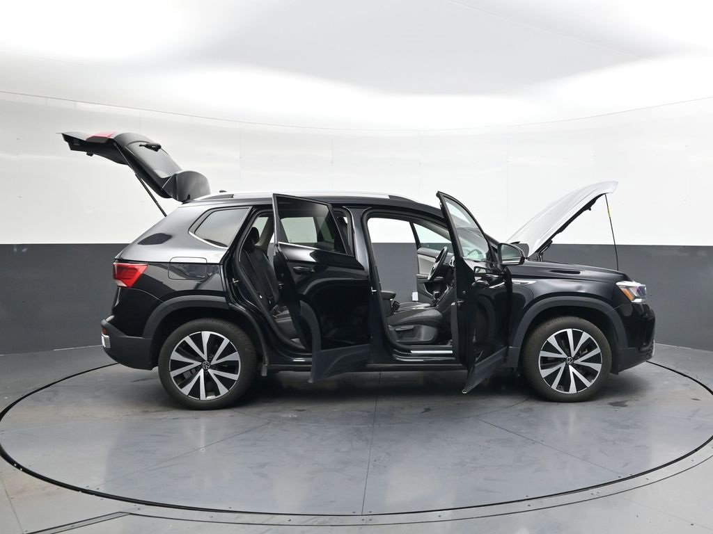 Used 2024 Volkswagen Taos SE image 45