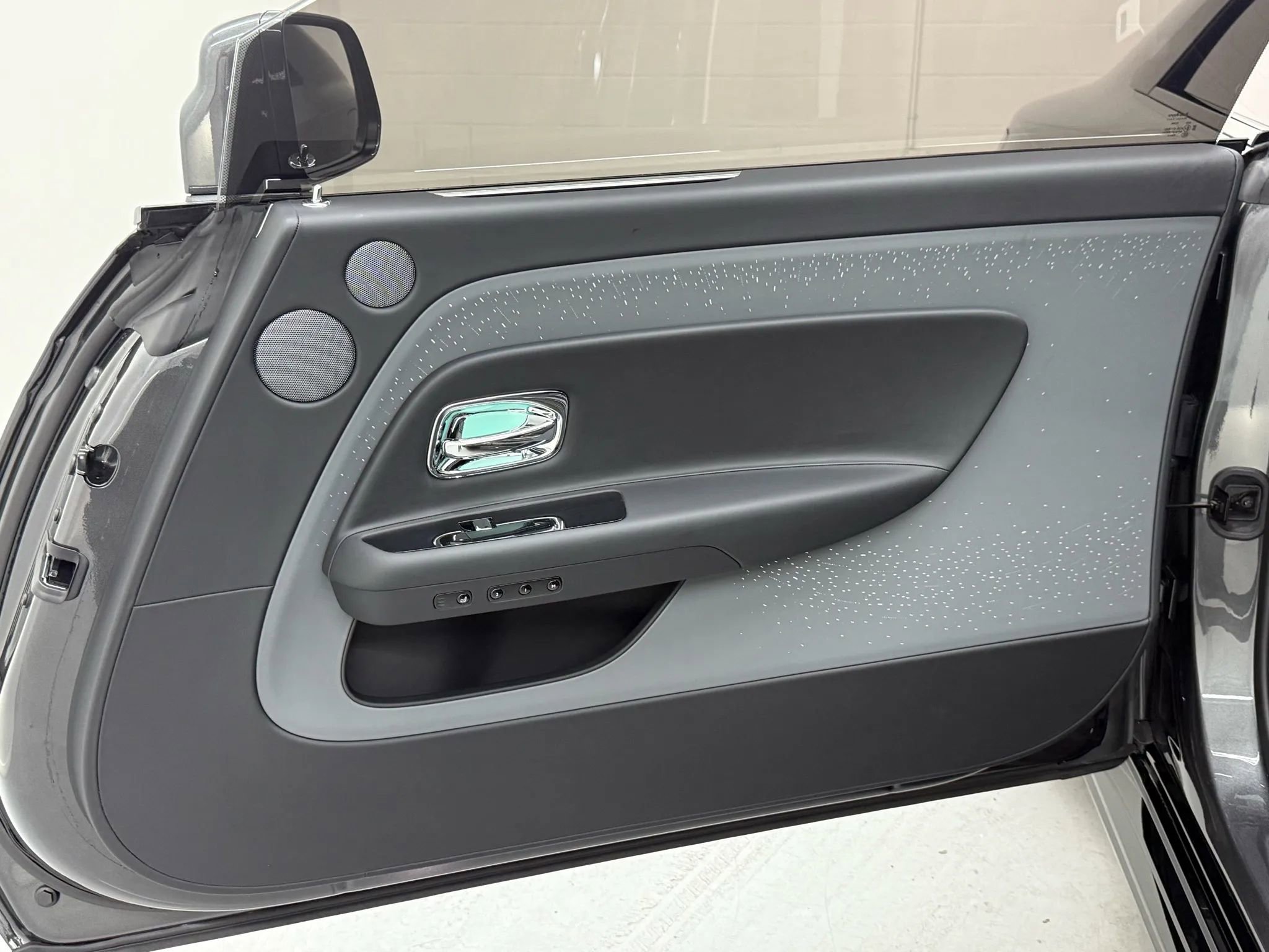 Used 2025 Rolls-Royce Spectre image 17