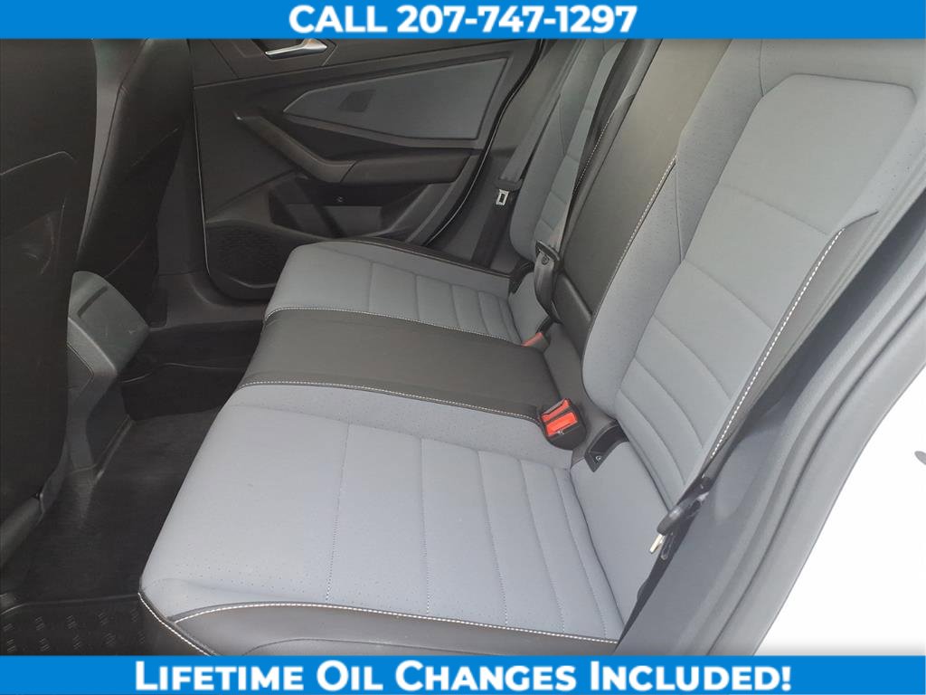 Used 2025 Volkswagen Jetta SE image 14
