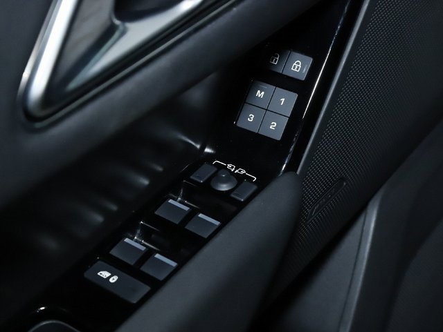 Certified 2025 Land Rover Range Rover Velar Dynamic SE image 30