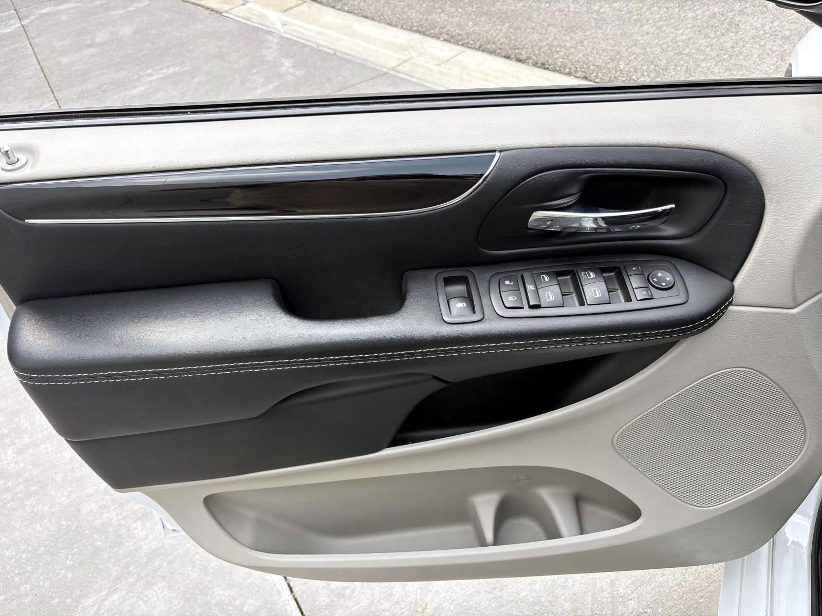 Used 2014 Dodge Grand Caravan SE image 11