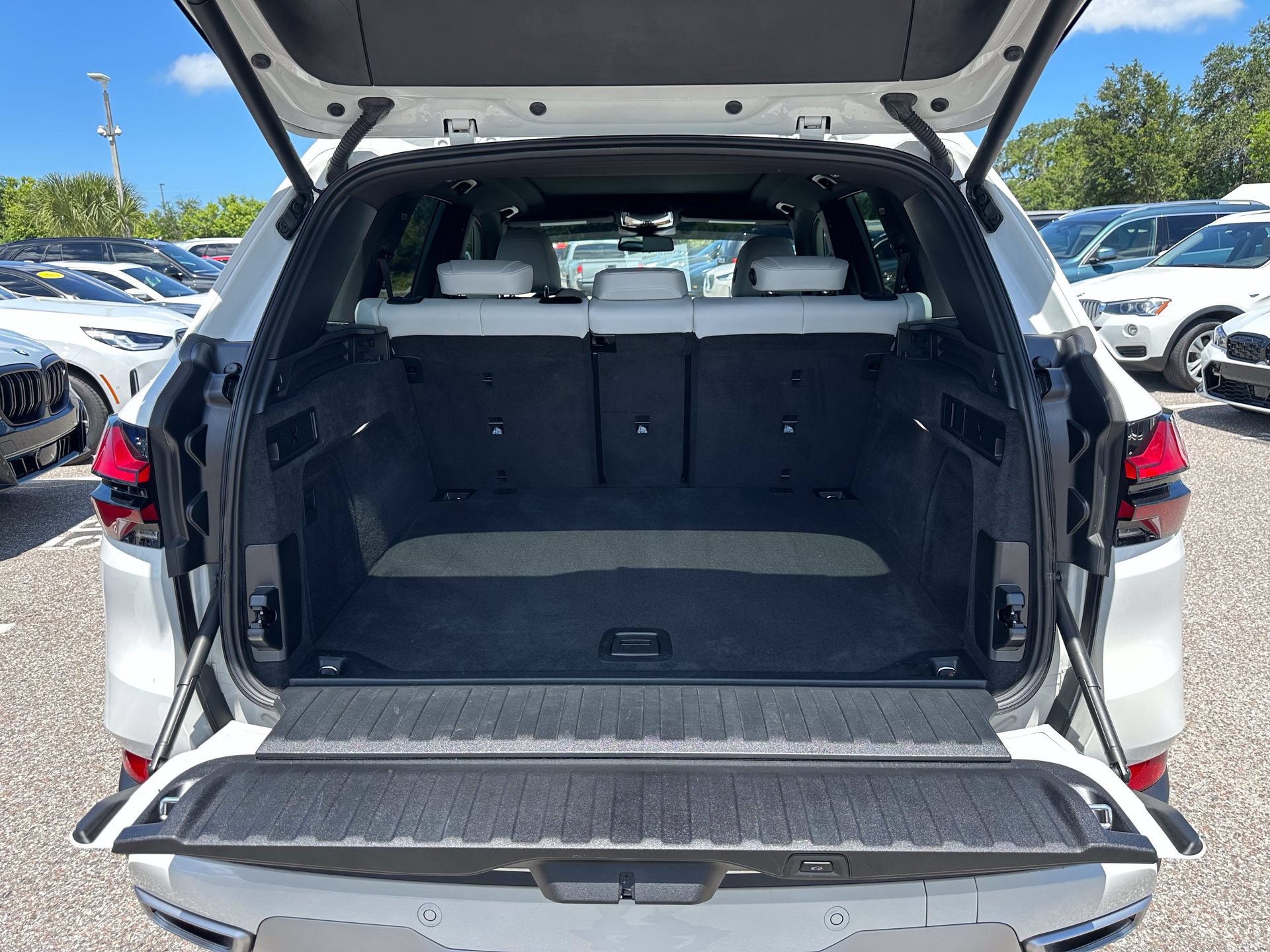 Certified 2024 BMW X5 sDrive40i w/ Premium Package RWD image 9