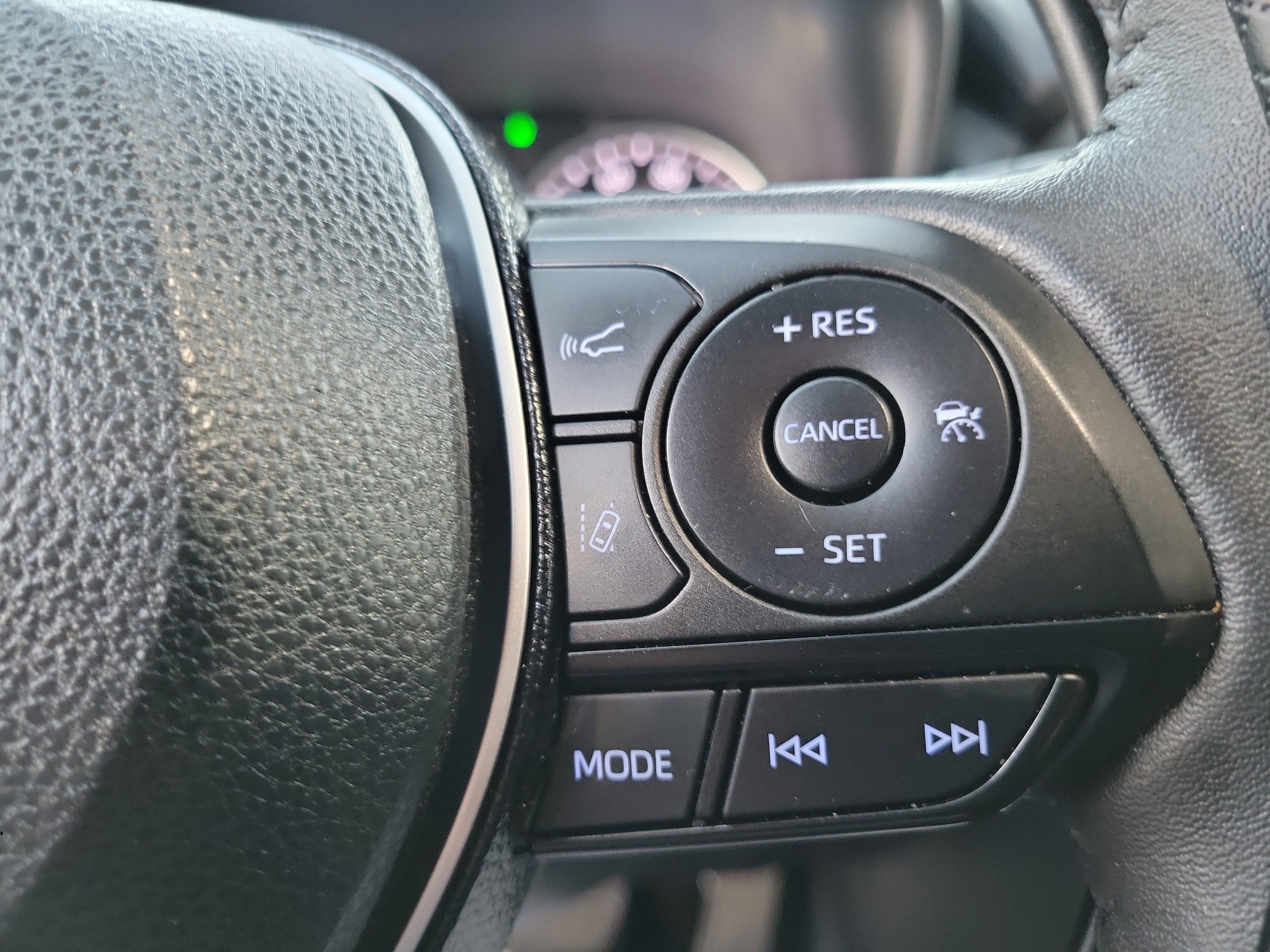 Used 2021 Toyota RAV4 XLE Premium image 8