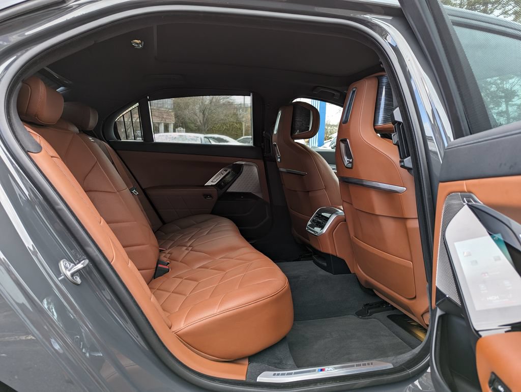 Used 2023 BMW 760i xDrive AWD/4WD image 38