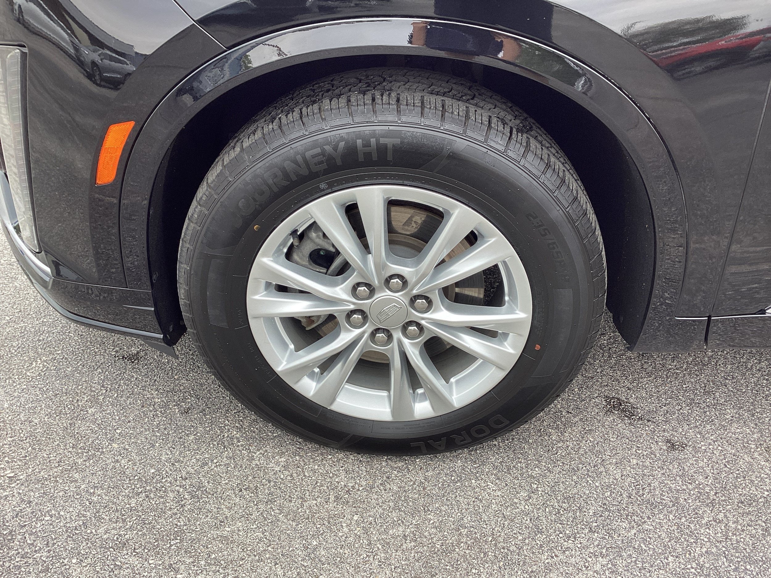 Used 2024 Cadillac XT6 Luxury w/ LPO, Floor Liner Package AWD/4WD image 9