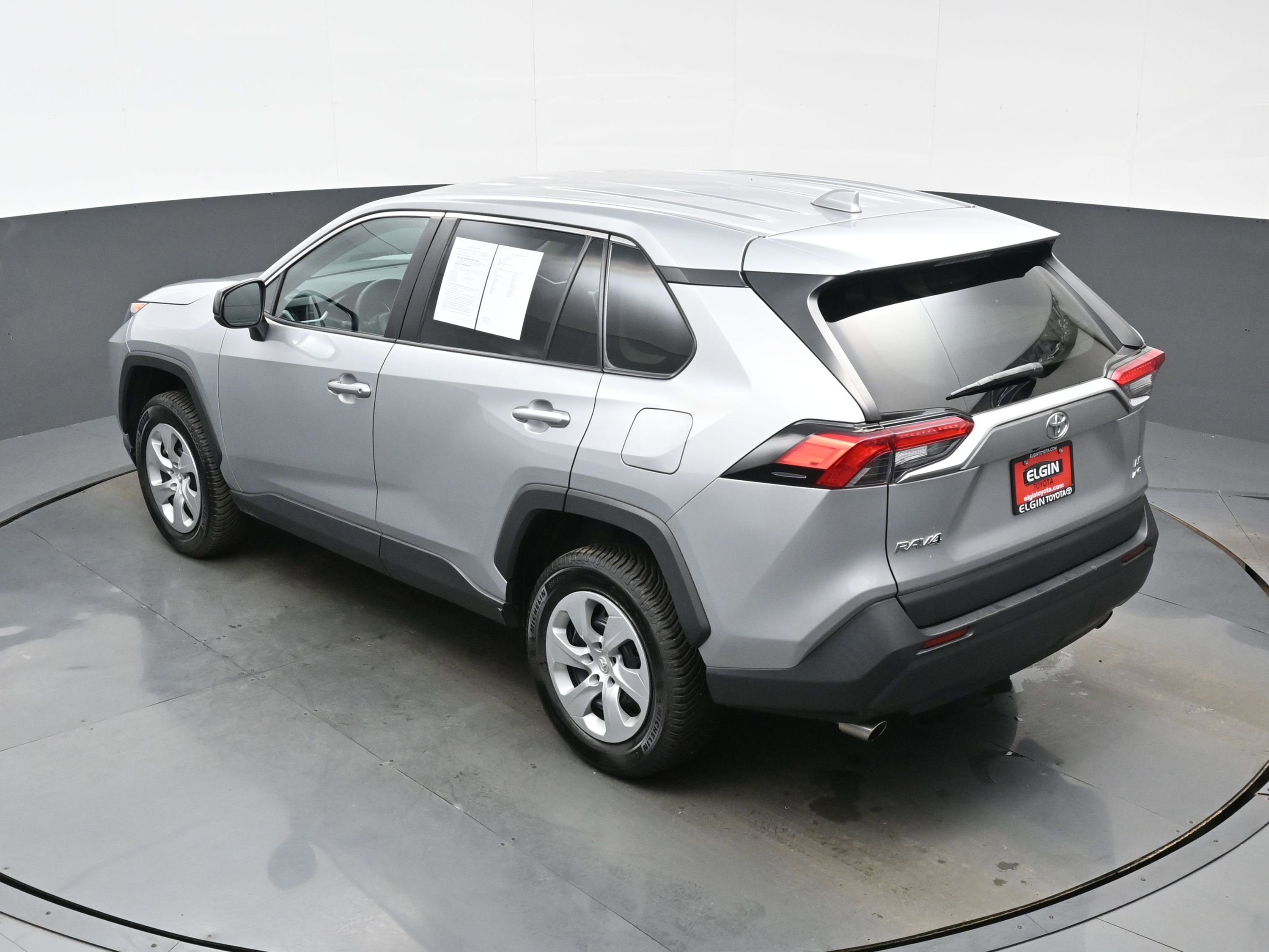 Used 2022 Toyota RAV4 LE AWD/4WD image 36