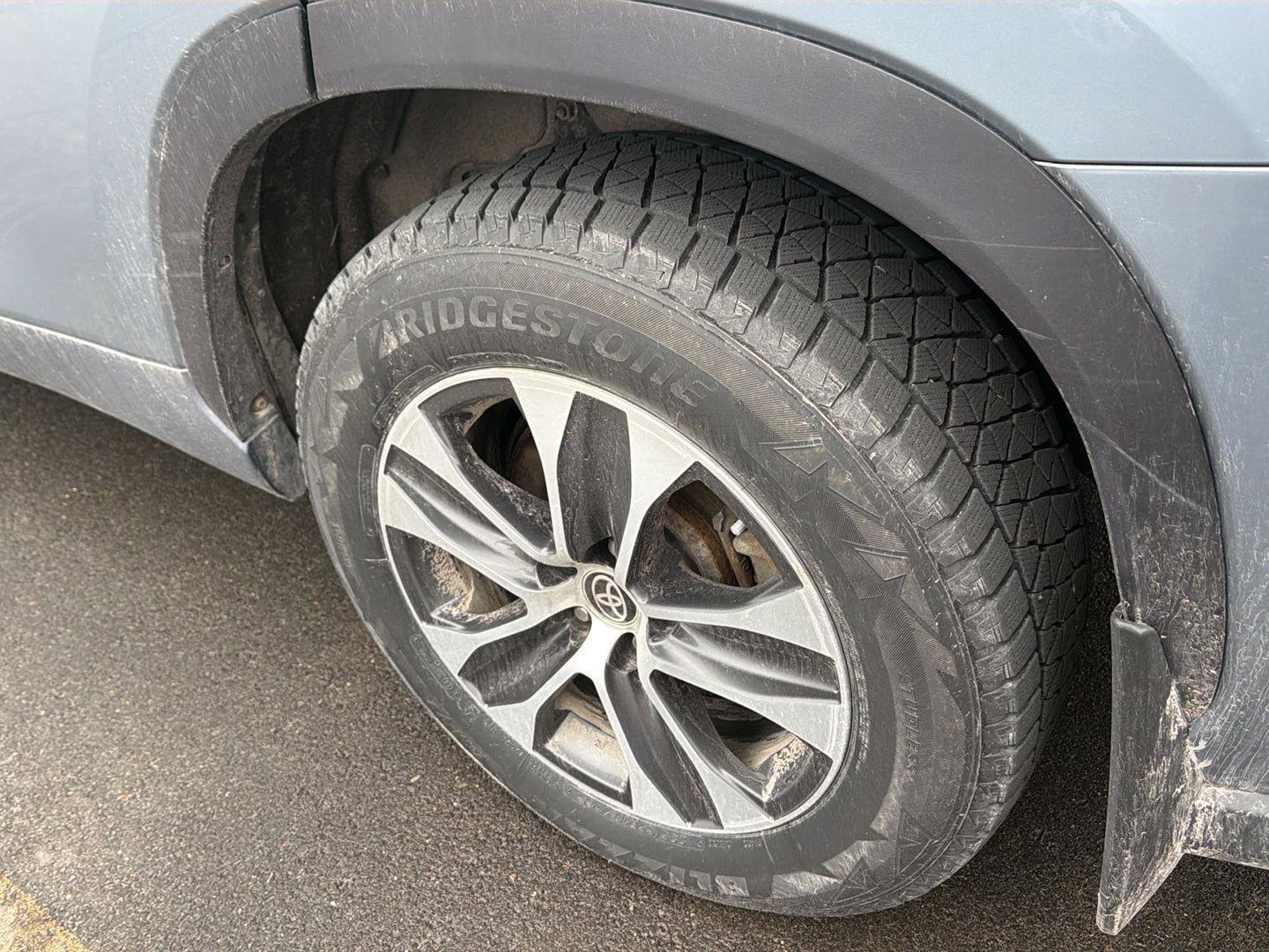 Used 2021 Toyota Highlander XLE AWD/4WD image 10