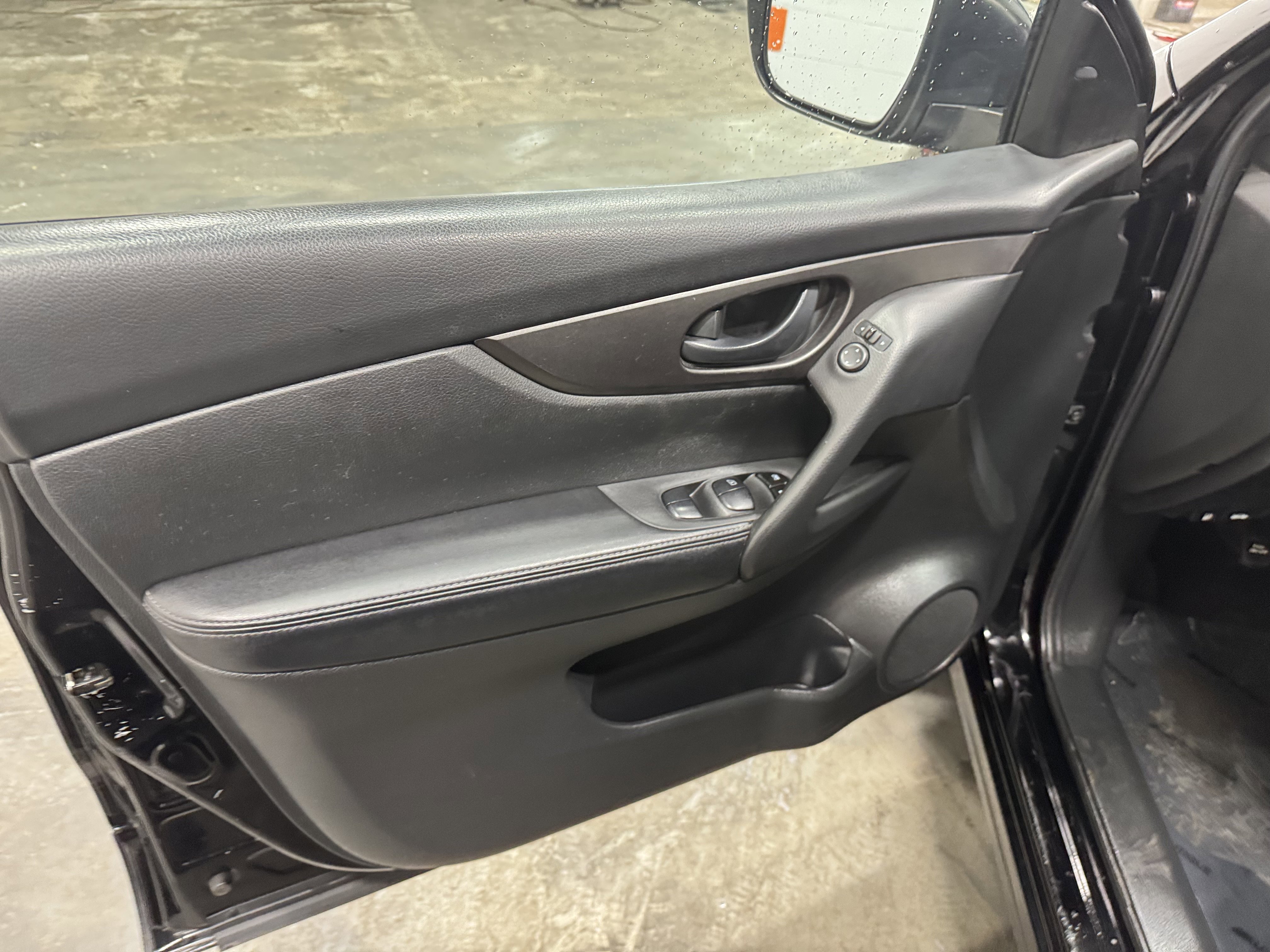 Used 2020 Nissan Rogue Sport S image 23