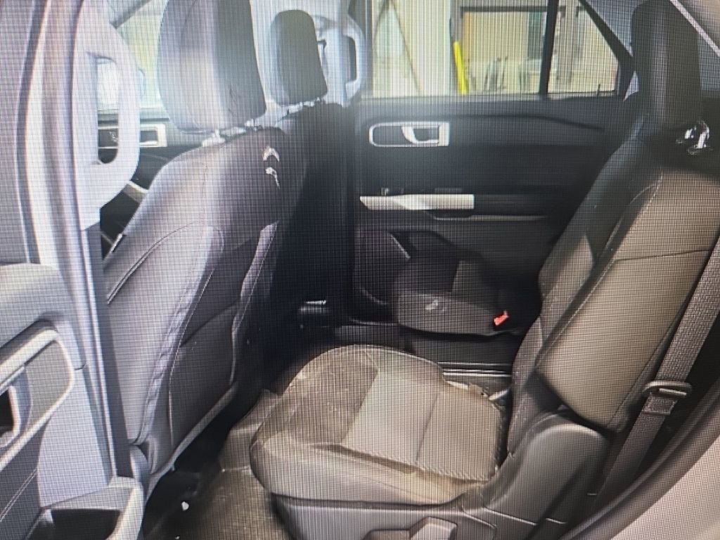 Used 2024 Ford Explorer XLT image 11