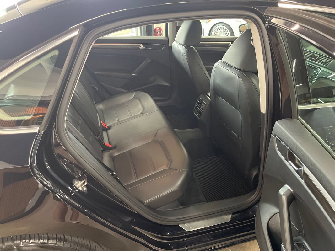Used 2018 Volkswagen Passat 2.0T SE FWD image 43