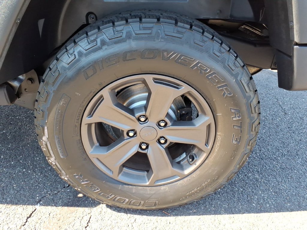 Used 2017 Jeep Wrangler Unlimited Rubicon AWD/4WD image 13