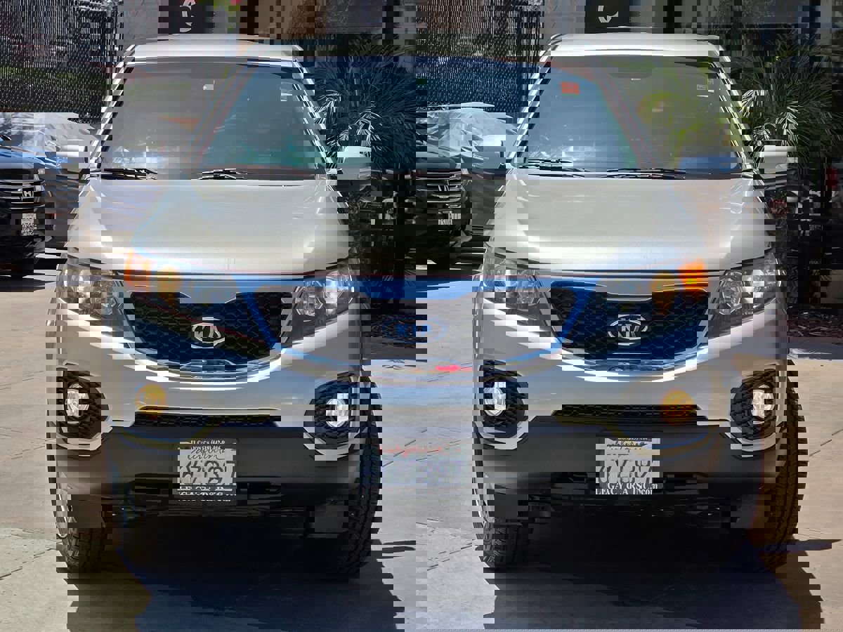 Used 2013 Kia Sorento LX w/ Third Row Pkg image 6