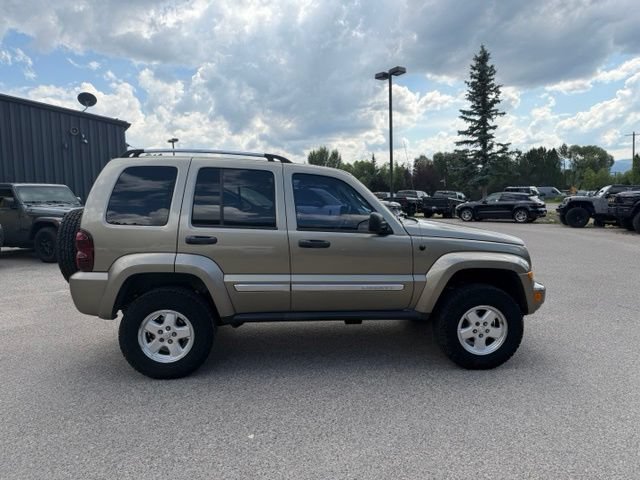 Used 2006 Jeep Liberty Limited w/ Trailer Tow Group AWD/4WD image 12