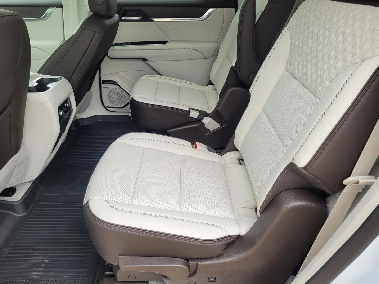 New 2026 GMC Acadia Denali w/ Super Cruise Package FWD image 12