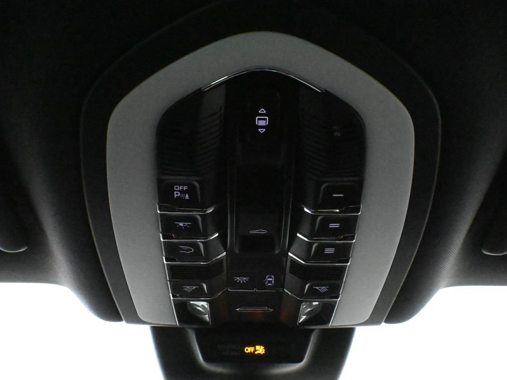 Used 2026 Porsche Macan AWD/4WD image 21