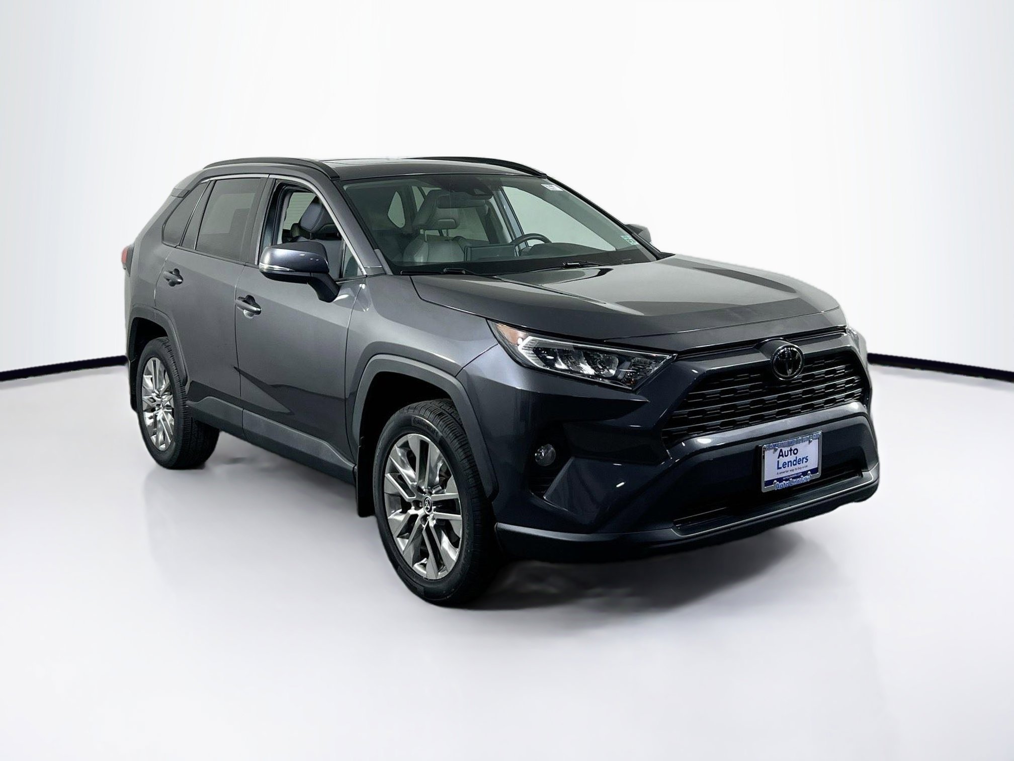 Used 2021 Toyota RAV4 XLE Premium image 3