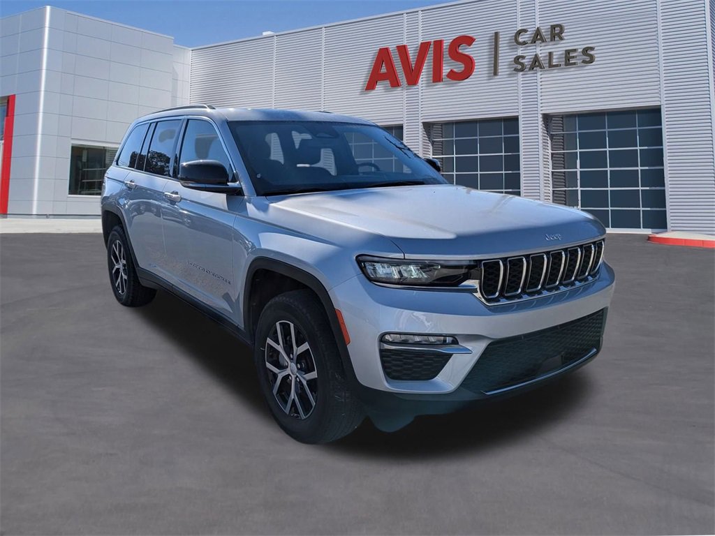 Used 2024 Jeep Grand Cherokee Limited image 3