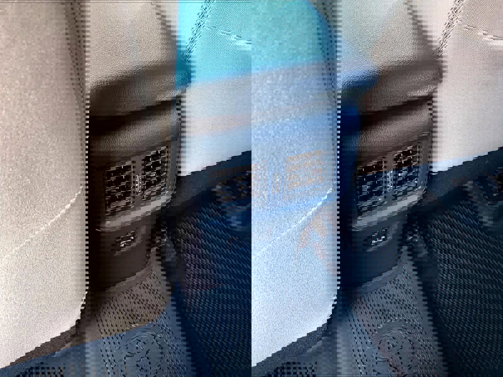 Used 2023 Toyota RAV4 XLE image 28