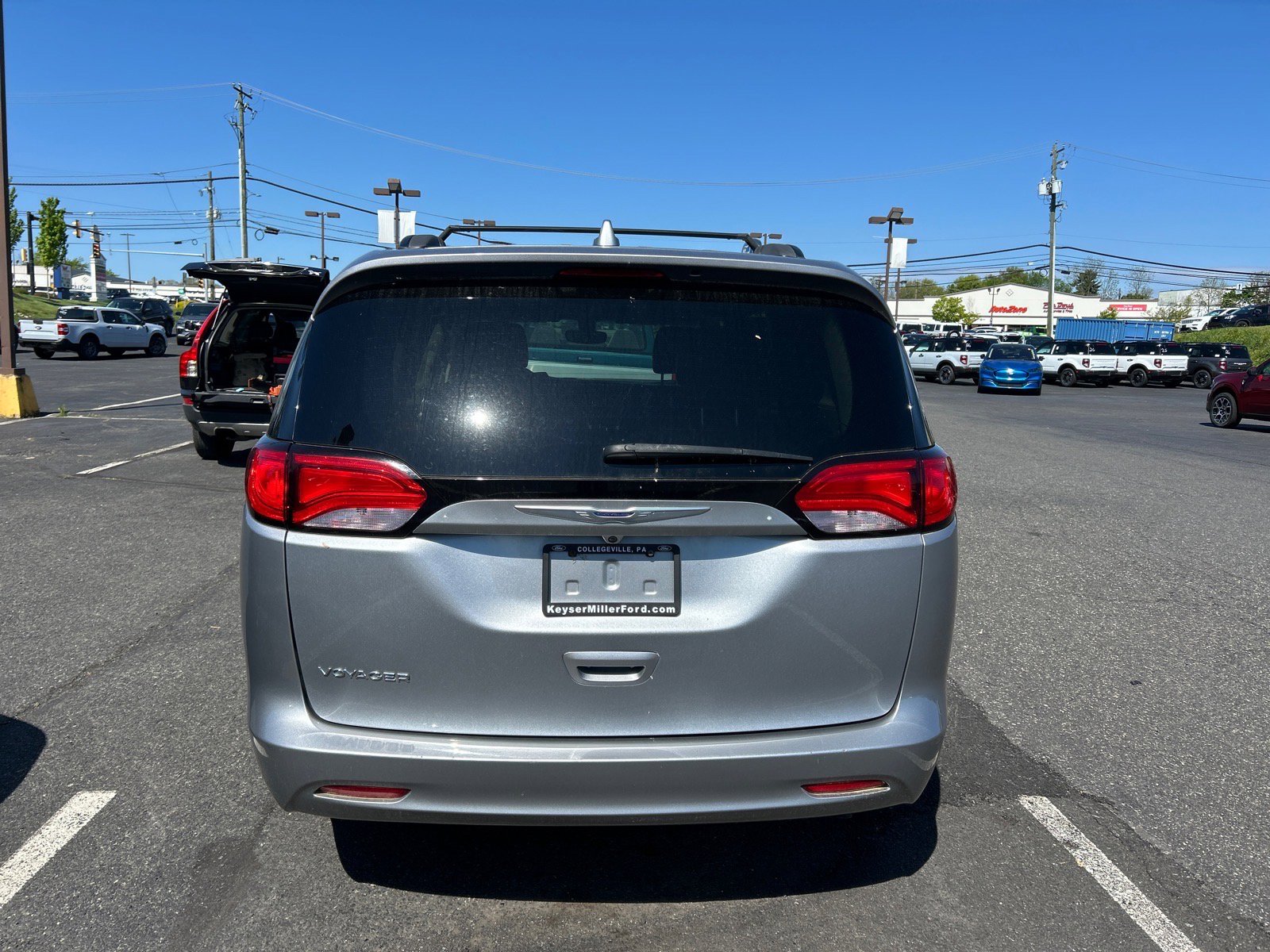 Used 2020 Chrysler Voyager Lxi FWD image 6