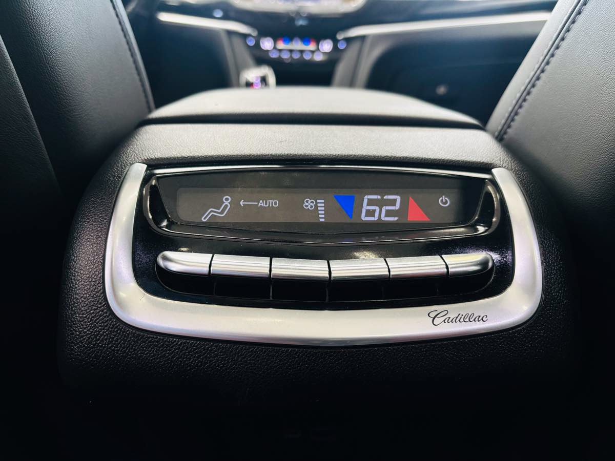 Used 2021 Cadillac XT6 Premium Luxury AWD/4WD image 33