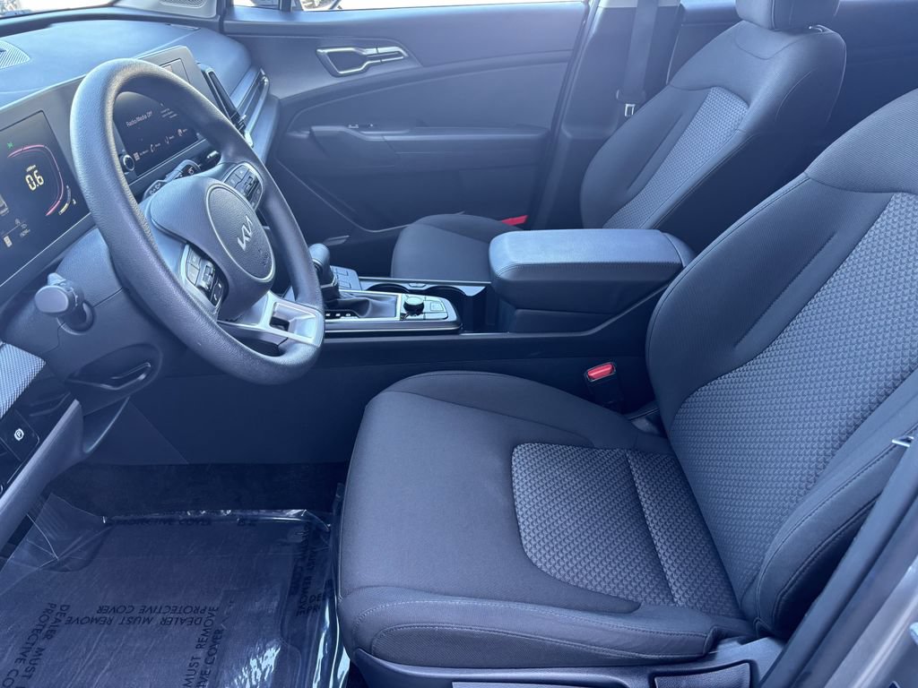 Used 2025 Kia Sportage LX AWD/4WD image 13