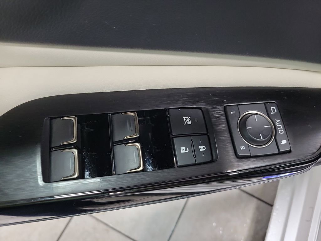Used 2024 Lexus ES 300h w/ Premium Package FWD image 33