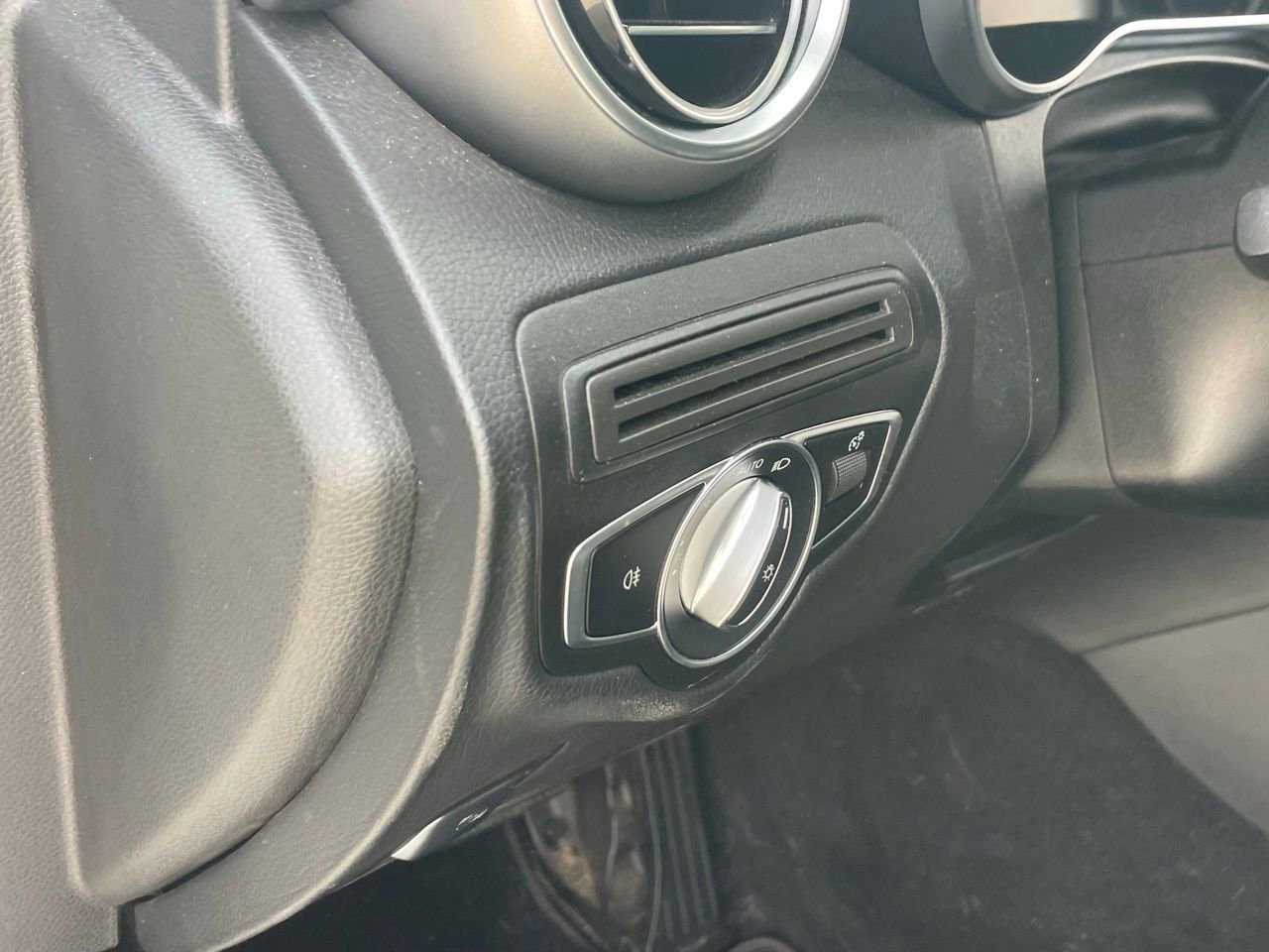 Used 2021 Mercedes-Benz GLC 300 image 9