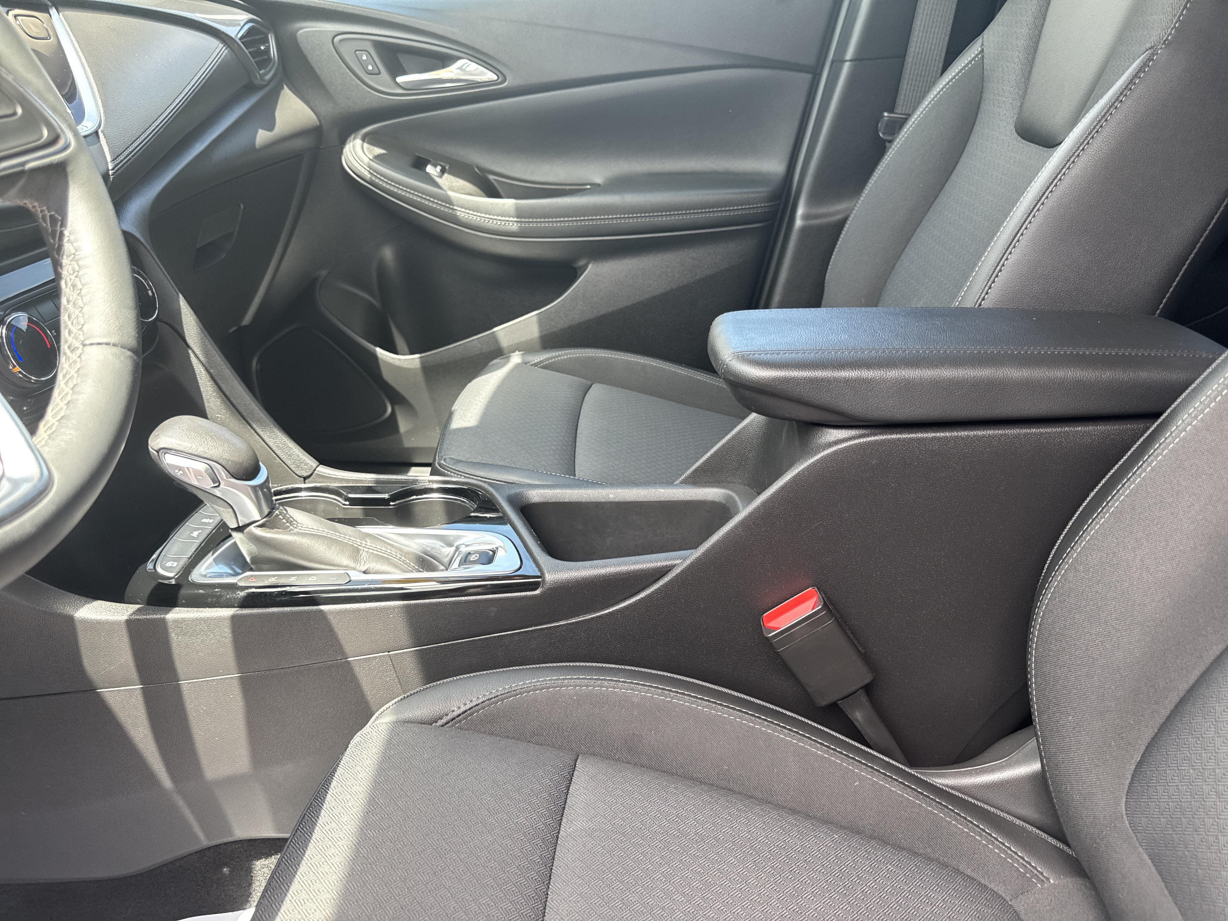 Certified 2022 Buick Encore GX Preferred w/ Cold Weather Comfort Package FWD image 21