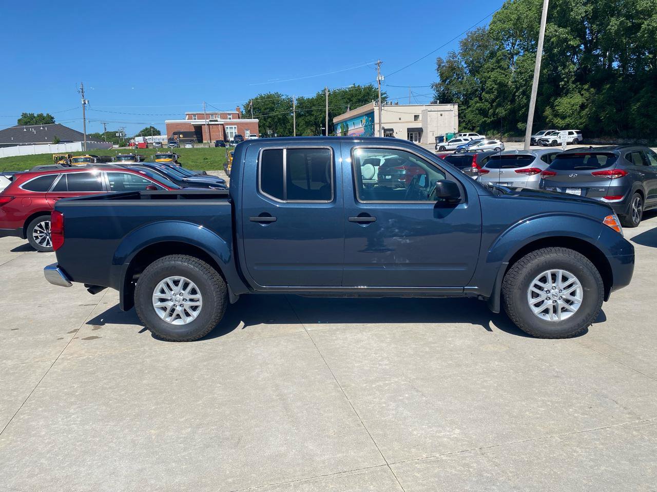 Used 2018 Nissan Frontier SV AWD/4WD image 5