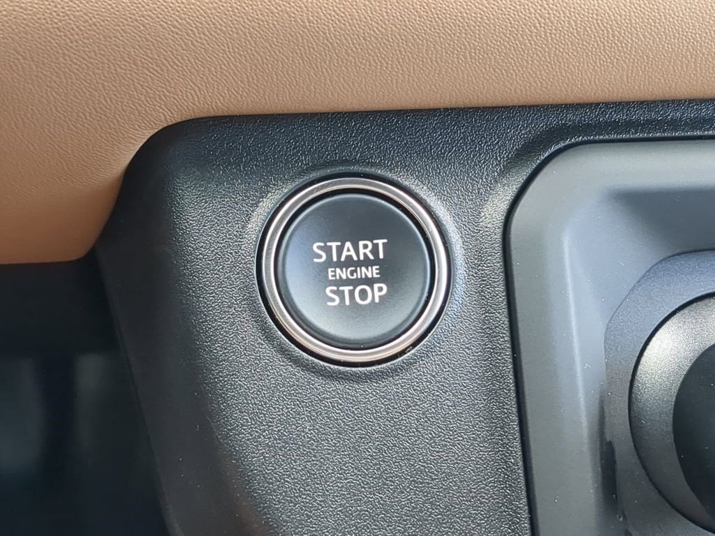 Used 2025 Land Rover Defender 130 V8 image 31