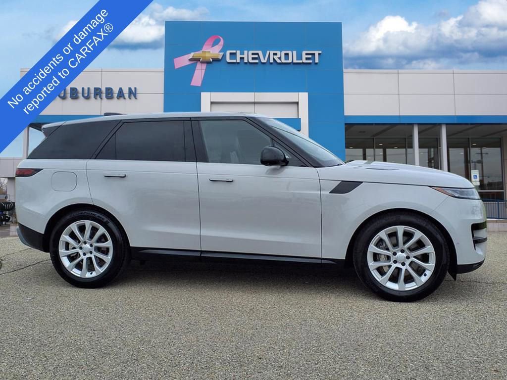 Used 2025 Land Rover Range Rover Sport SE image 4