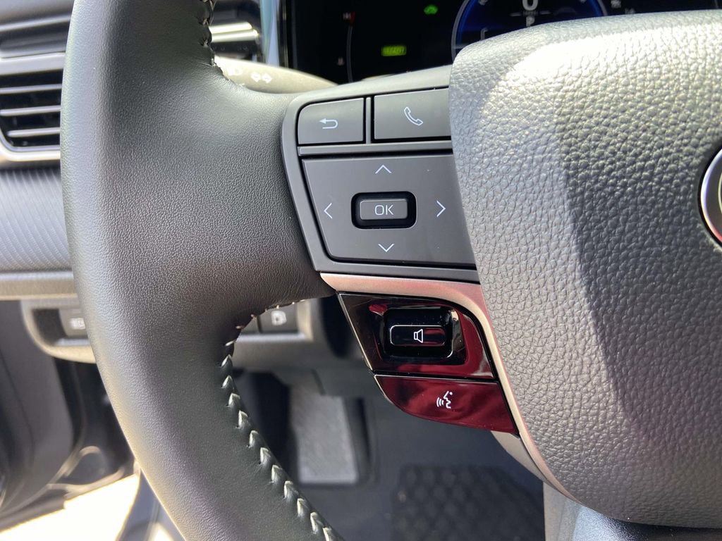Used 2025 Toyota Camry SE w/ Multimedia Upgrade Package FWD image 33