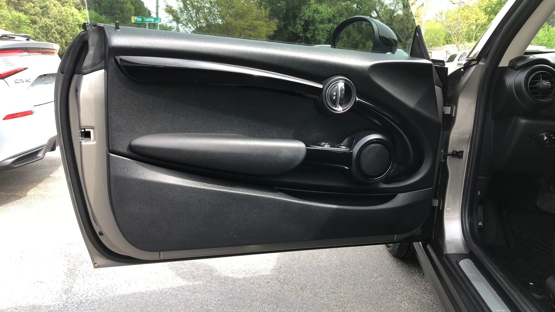 Used 2019 MINI Cooper 2-Door Hardtop image 15