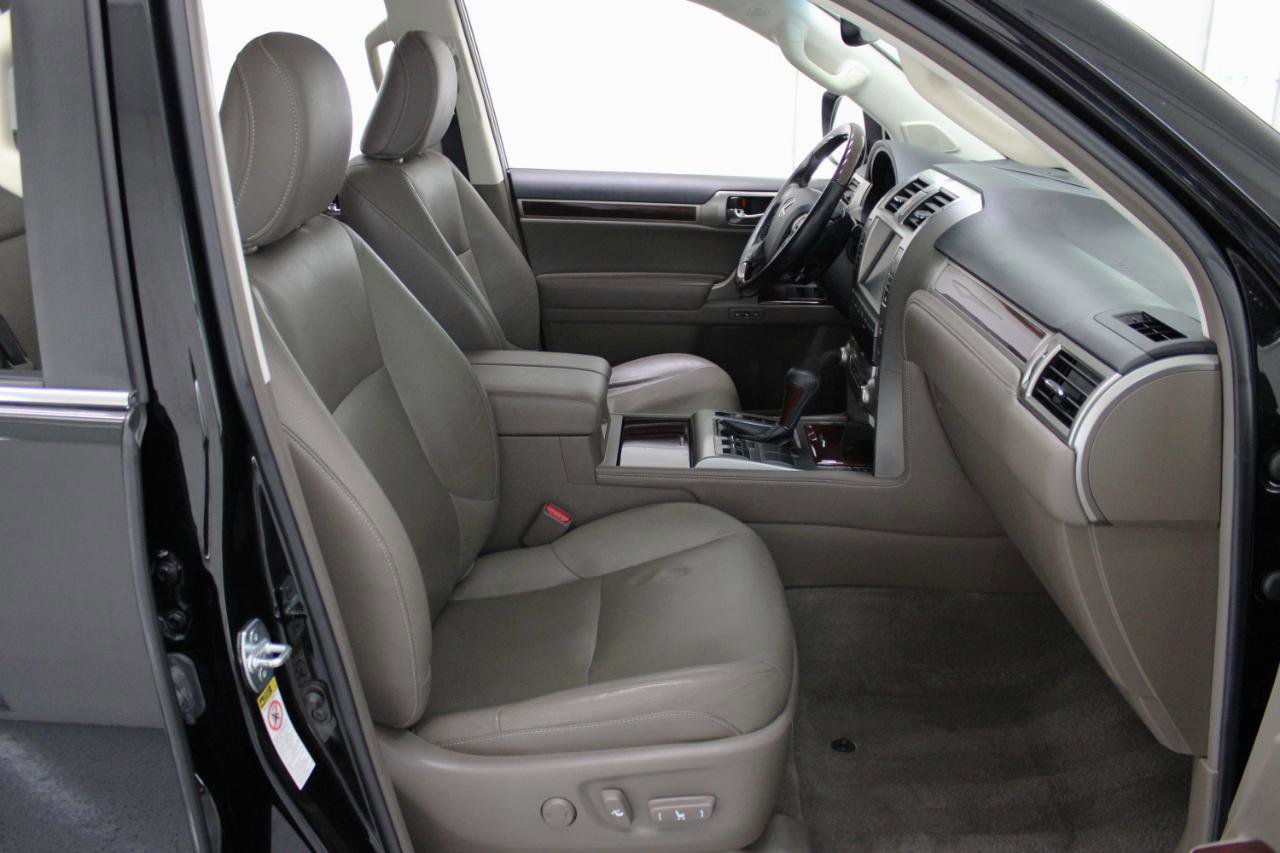 Used 2017 Lexus GX 460 Premium w/ Premium Package image 49