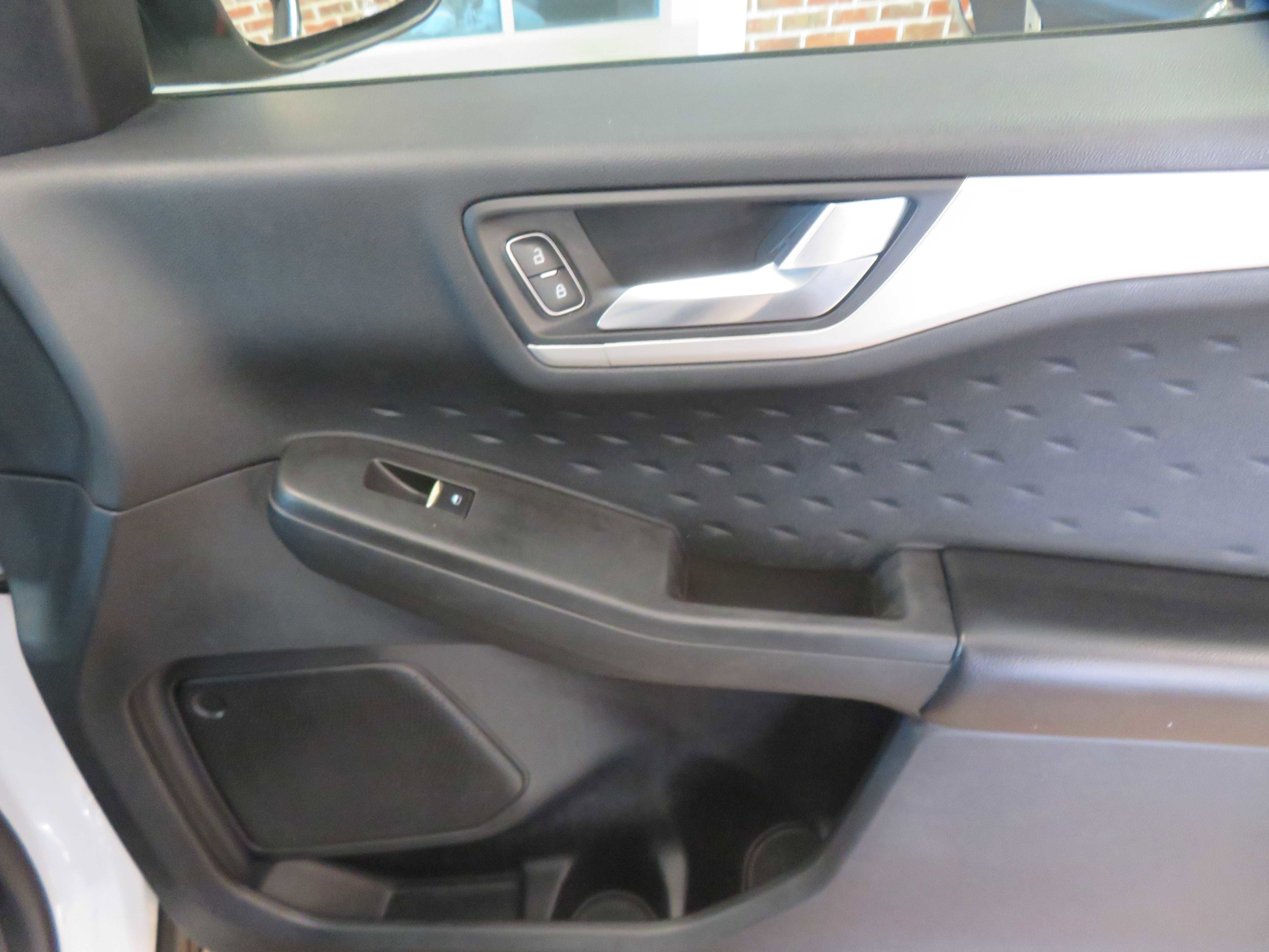 Used 2020 Ford Escape SEL image 23