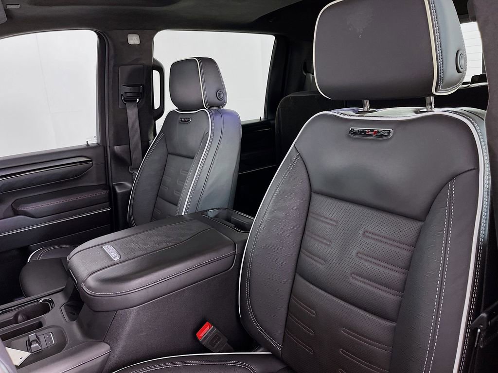 Used 2025 GMC Sierra 2500 AT4X image 31