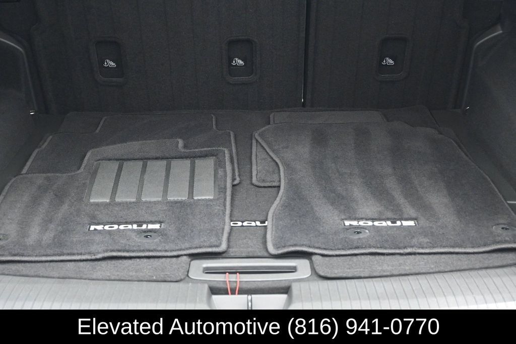 Used 2024 Nissan Rogue SV AWD/4WD image 14